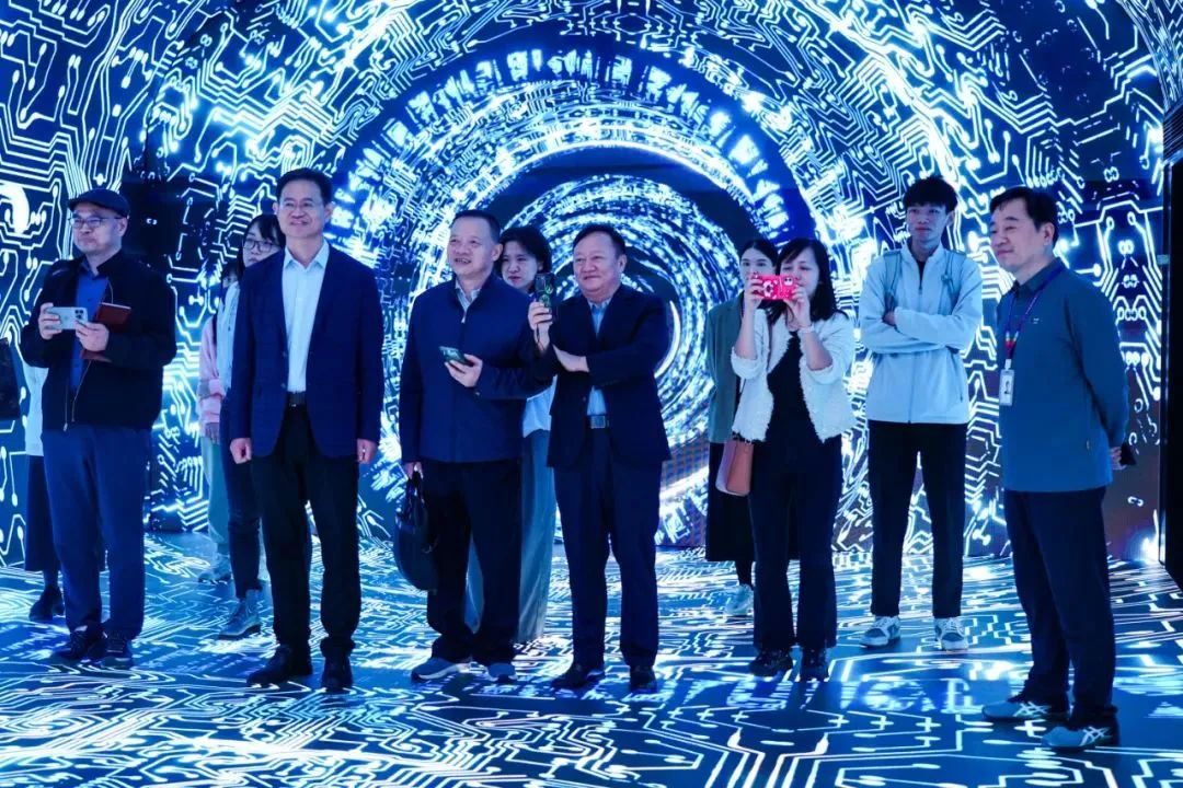2024120602 国家广电总局发展研究中心一行赴爱游戏平台-爱游戏（中国）一站式服务平台励丰文化调研指导