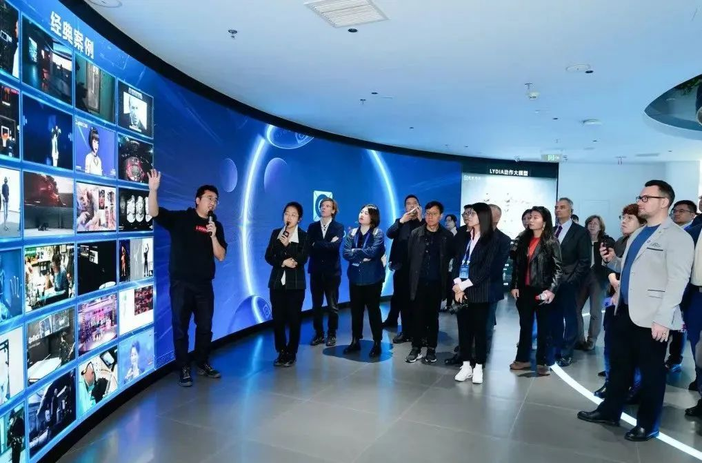 商务部副部长寄语德中企业丨爱游戏平台-爱游戏（中国）一站式服务平台·虚拟动点与德国商界代表共探可持续发展新机遇