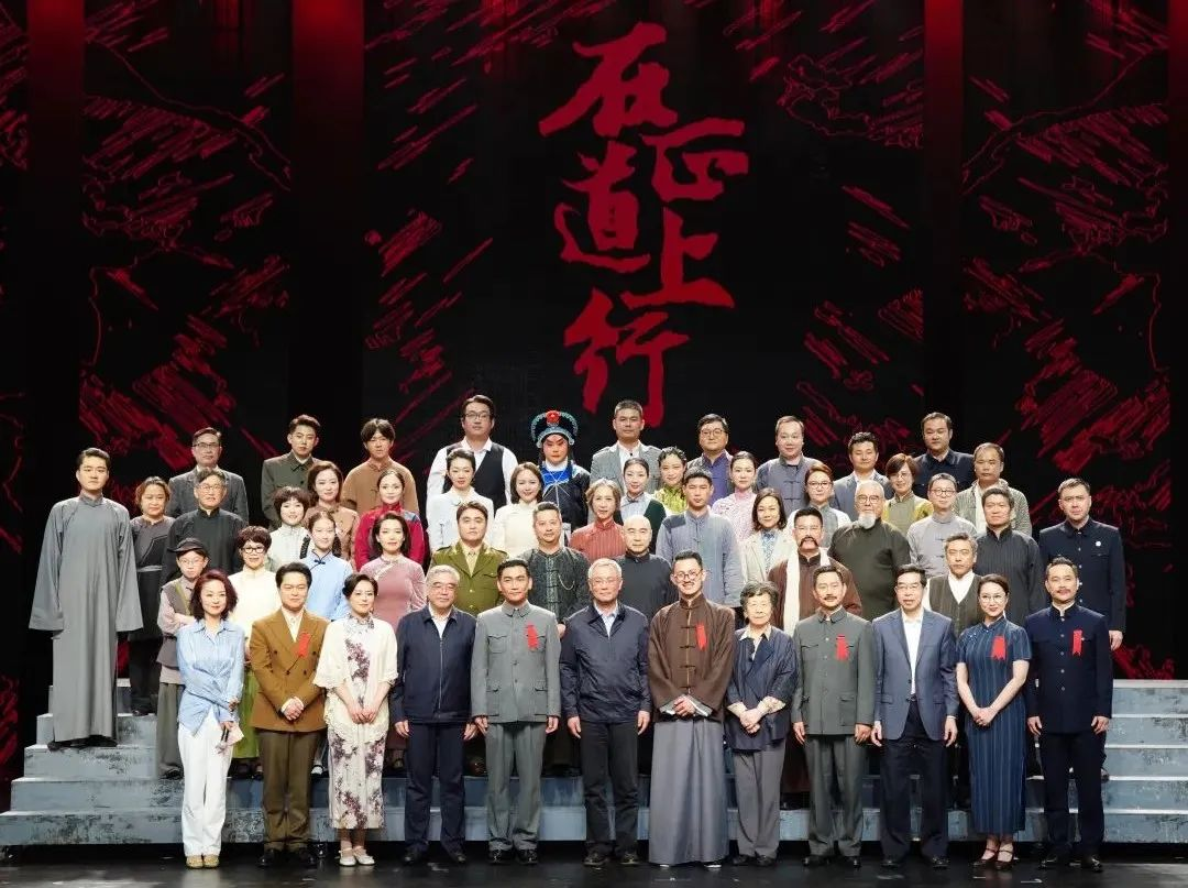 爱游戏平台-爱游戏（中国）一站式服务平台·蓝硕以科技赋能话剧《在正道上行》圆满上演